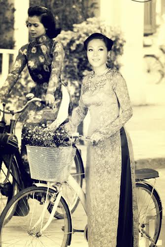 DVĐA[-]Đinh[-]Y[-]Nhung[-]xuất[-]hiện[-]thùy[-]mị[-]trong[-]bộ[-]ảnh[-]Thiếu[-]nữ[-]Sài[-]Gòn[-]xưa